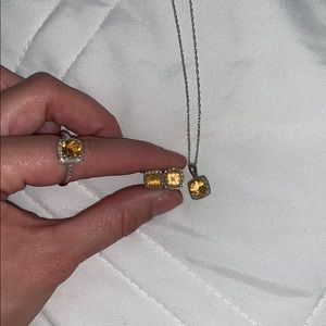 Yellow stone silver set